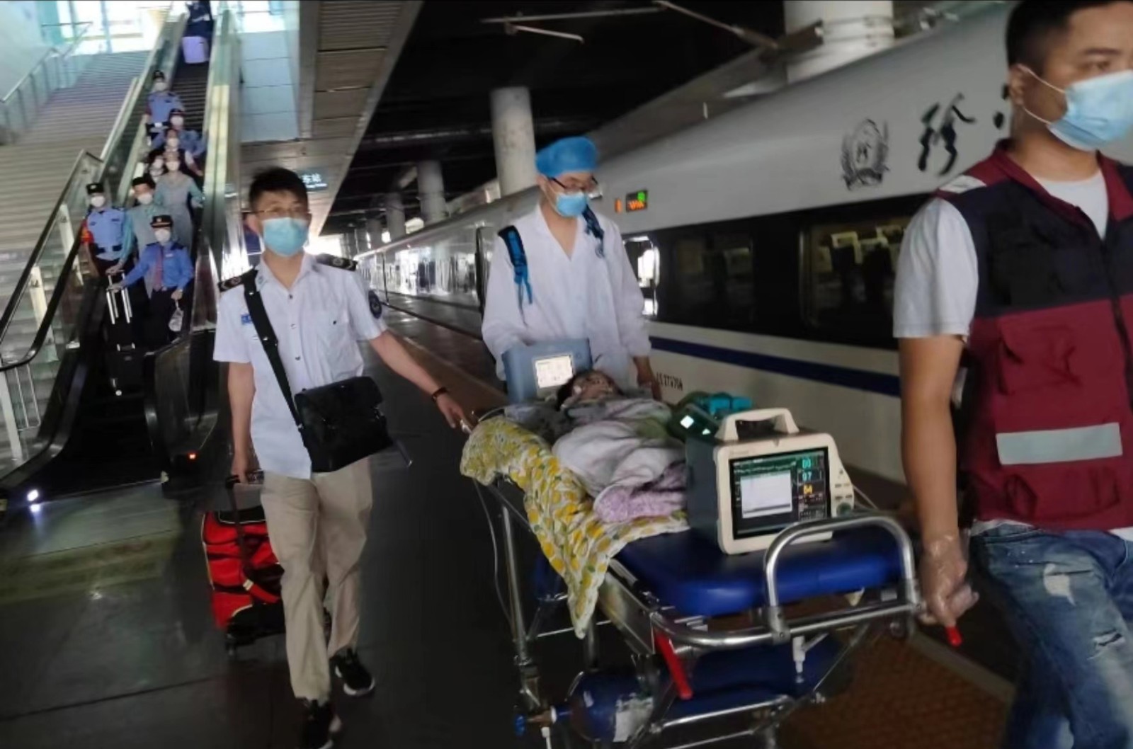 连南高铁转运公司